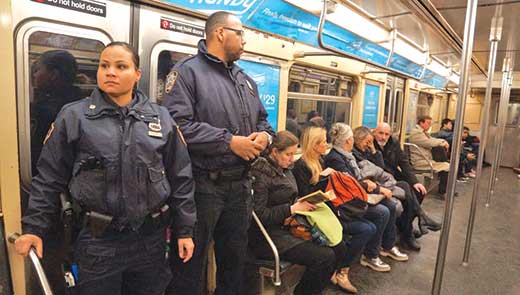 Policias en Metro NY